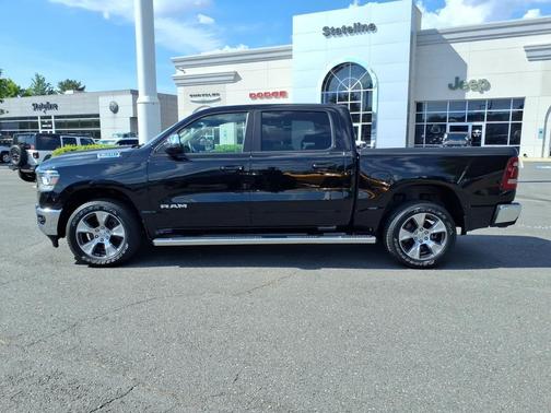 Diamond Black Crystal Pearlcoat 2024 RAM 1500 Laramie
