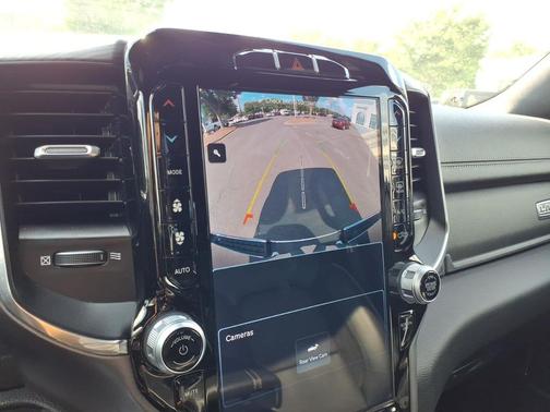 Diamond Black Crystal Pearlcoat 2024 RAM 1500 Laramie