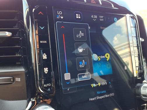 Diamond Black Crystal Pearlcoat 2024 RAM 1500 Laramie