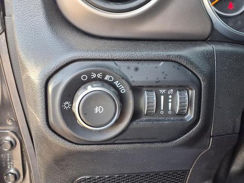 Granite Crystal Metallic Clearcoat 2018 Jeep Wrangler Unlimited Sport
