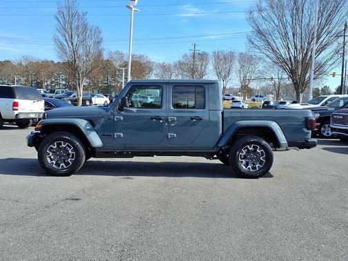 2026 Jeep Gladiator Sahara 4x4