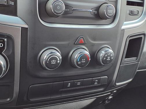 2024 RAM 1500 Classic Warlock Crew Cab 4x2 5'7' Box