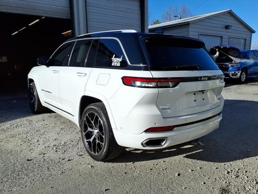 2022 Jeep Grand Cherokee Summit