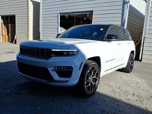 2022 Jeep Grand Cherokee Summit