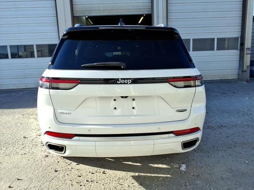 2022 Jeep Grand Cherokee Summit