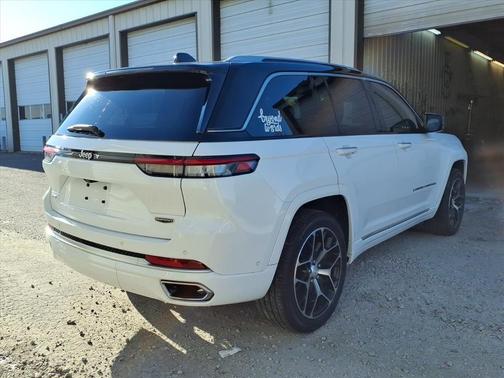 2022 Jeep Grand Cherokee Summit