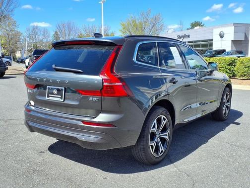 2022 Volvo XC60 B5 Momentum