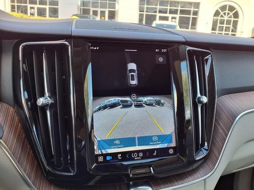 2022 Volvo XC60 B5 Momentum