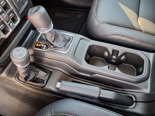 2026 Jeep Gladiator Sahara 4x4