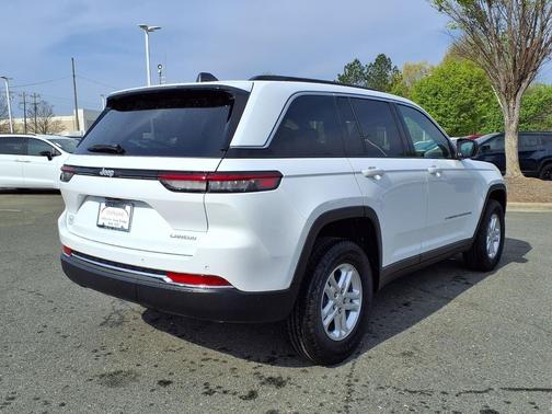 Bright White Clearcoat 2025 Jeep Grand Cherokee Laredo