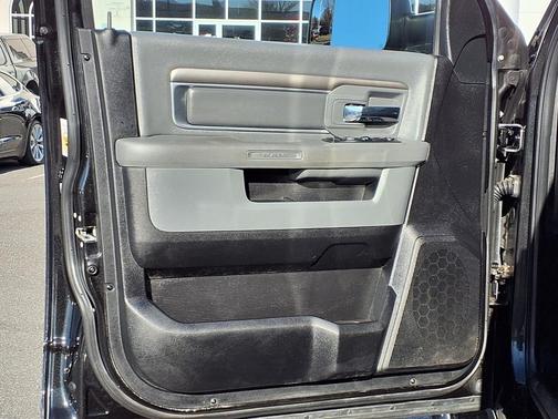 2017 RAM 3500 Big Horn Crew Cab 4x4 6'4' Box