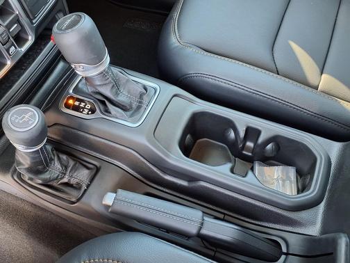 2026 Jeep Gladiator Sahara 4x4