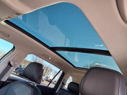 2024 Volkswagen Tiguan 2.0T Wolfsburg Edition