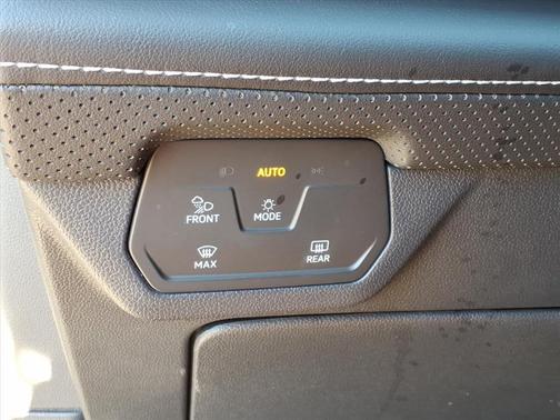 2024 Volkswagen Atlas Cross Sport 2.0T SE w/Technology 4MOTION