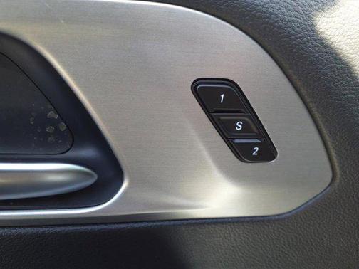 2024 Chrysler Pacifica Hybrid Premium S Appearance Pkg