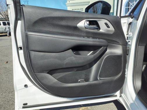 2024 Chrysler Pacifica Hybrid Premium S Appearance Pkg