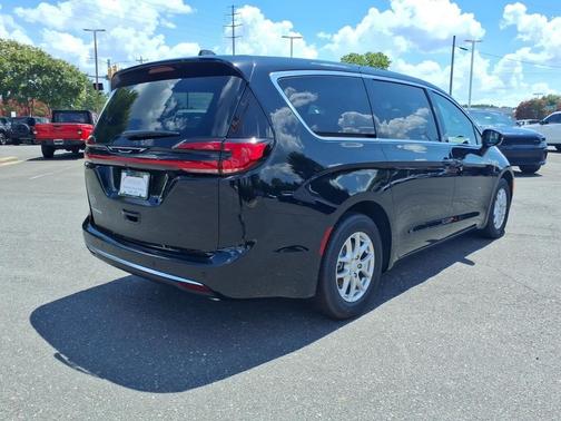 Diamond Black Crystal Pearlcoat 2027 Chrysler Pacifica L