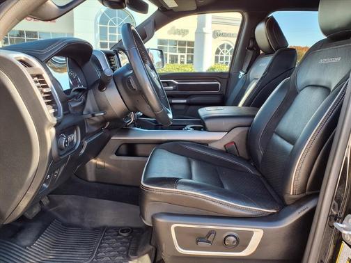 Diamond Black Crystal Pearlcoat 2023 RAM 1500 Laramie