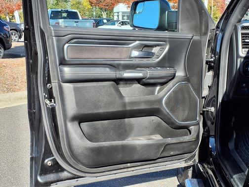 Diamond Black Crystal Pearlcoat 2023 RAM 1500 Laramie