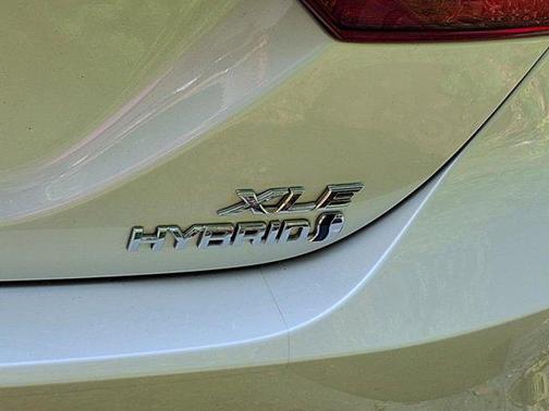 2023 Toyota Camry Hybrid XLE