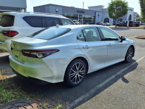 2023 Toyota Camry Hybrid XLE