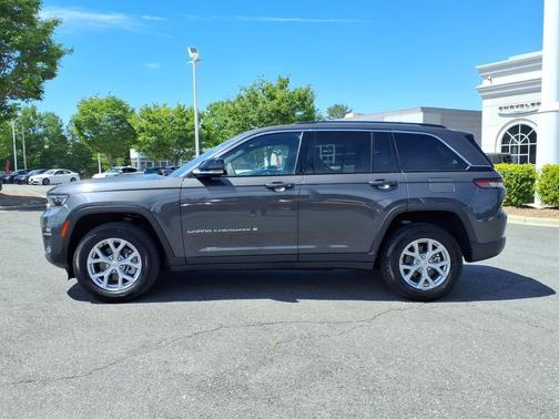 Baltic Gray Metallic Clearcoat 2023 Jeep Grand Cherokee Limited