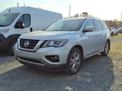 2018 Nissan Pathfinder SL
