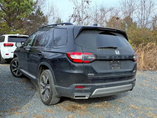 2023 Honda Pilot AWD Elite