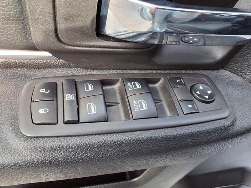 2021 RAM 1500 Classic Warlock Crew Cab 4x4 5'7' Box