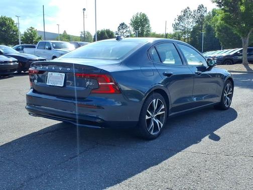 Silver Dawn Metallic 2024 Volvo S60 B5 Core Dark Theme