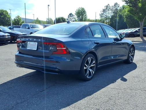 Silver Dawn Metallic 2024 Volvo S60 B5 Core Dark Theme