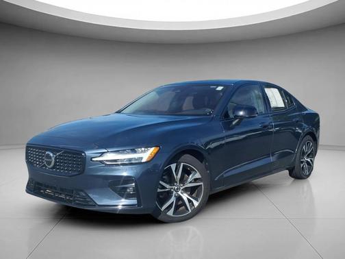 Silver Dawn Metallic 2024 Volvo S60 B5 Core Dark Theme