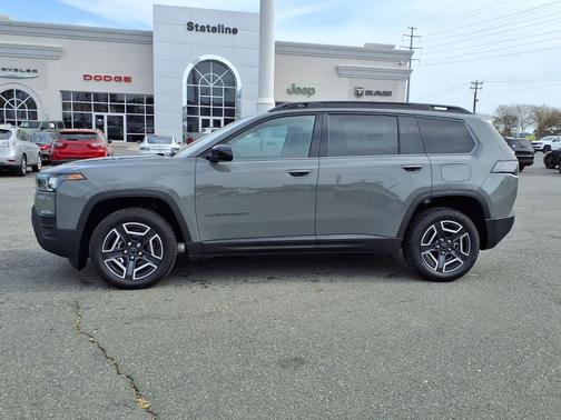 Sting-Gray Clearcoat 2026 Jeep Cherokee Laredo 4x4