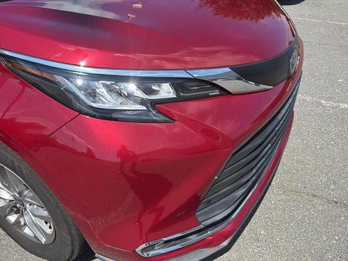 2021 Toyota Sienna XLE 8 Passenger