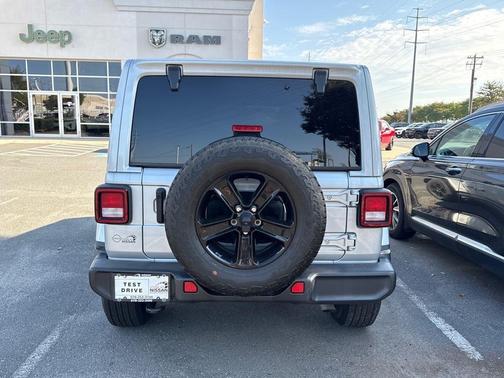 2023 Jeep Wrangler 4-Door Sahara Altitude 4x4