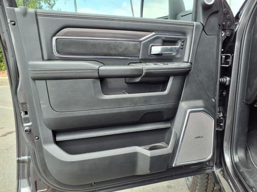 2025 RAM 2500 Laramie Crew Cab 4x4 6'4' Box
