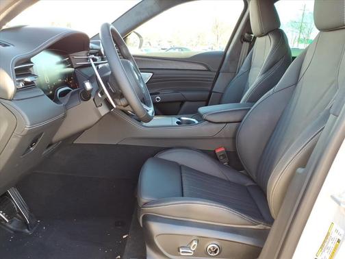 2026 Maserati Grecale Modena