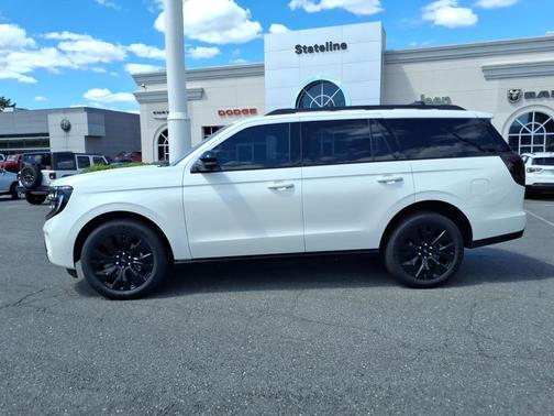 Star White Metallic Tri-Coat 2025 Ford Expedition Platinum
