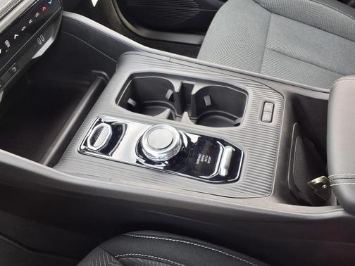 Bright White Clearcoat 2026 Jeep Cherokee Laredo 4x4