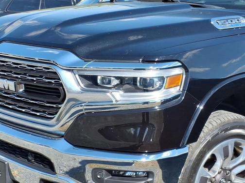 Diamond Black Crystal Pearlcoat 2026 RAM 1500 ST