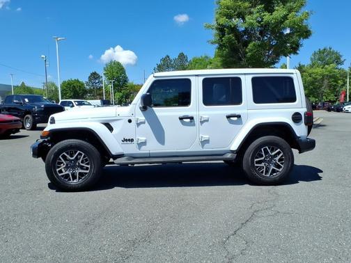 Bright White Clearcoat 2025 Jeep Wrangler 4-Door Sahara 4x4