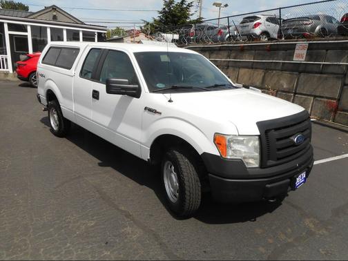 White 2011 Ford F-150 4WD SuperCab 145 WB 1 Owner Canopy Tow Pkg PWR Opt