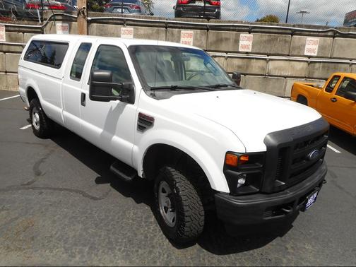 White 2008 Ford F-250 4WD SuperCab Long Bed 1 Owner Canopy Tow Pkg