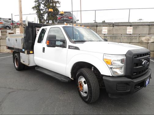White 2012 Ford F-350 2WD SuperCab 158 WB Flat Bed 122 Kmiles 1 Owner To