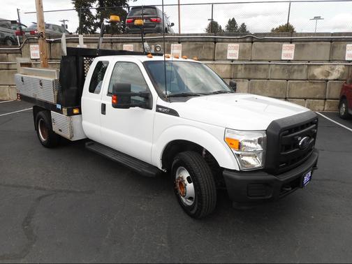 White 2012 Ford F-350 2WD SuperCab 158 WB Flat Bed 122 Kmiles 1 Owner To