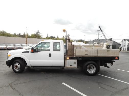 White 2012 Ford F-350 2WD SuperCab 158 WB Flat Bed 122 Kmiles 1 Owner To