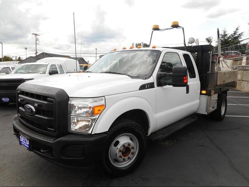 White 2012 Ford F-350 2WD SuperCab 158 WB Flat Bed 122 Kmiles 1 Owner To