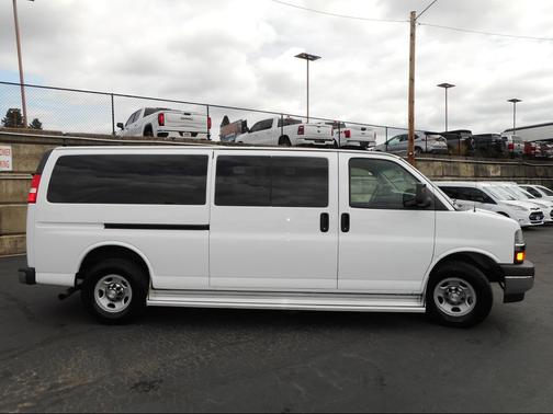 2017 Chevrolet Express 3500 LT