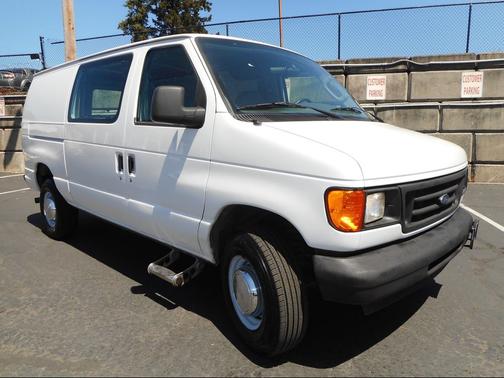White 2004 Ford E350 Super Duty Base