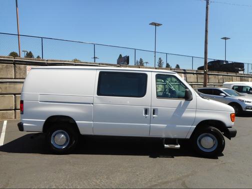 White 2004 Ford E350 Super Duty Base